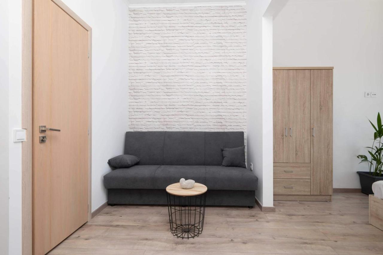 Giorgos' House Gialova Apartment Exterior photo